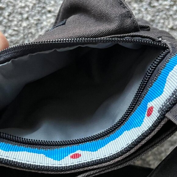 Kavu Black Crossbody Bag One Size Gorpcore Minimalist Lightweight Travel Hiking - Picture 4 of 7